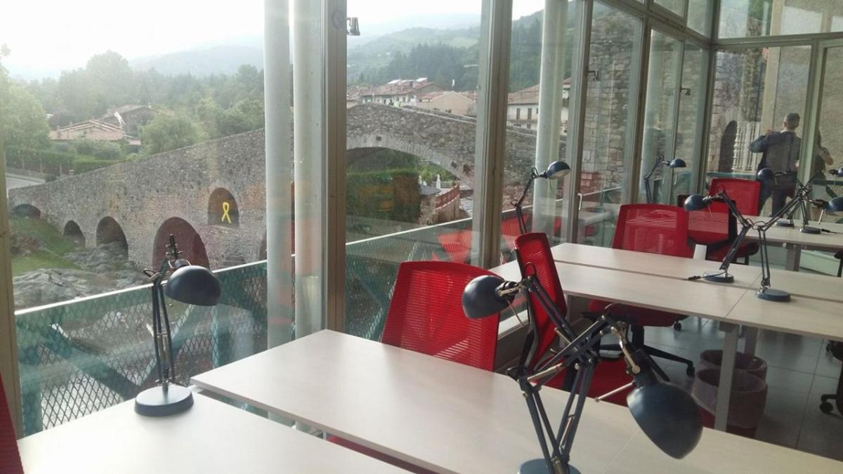 Apartamento Duplex En El Puente Historico, Gra De Fajol 坎普罗东 外观 照片