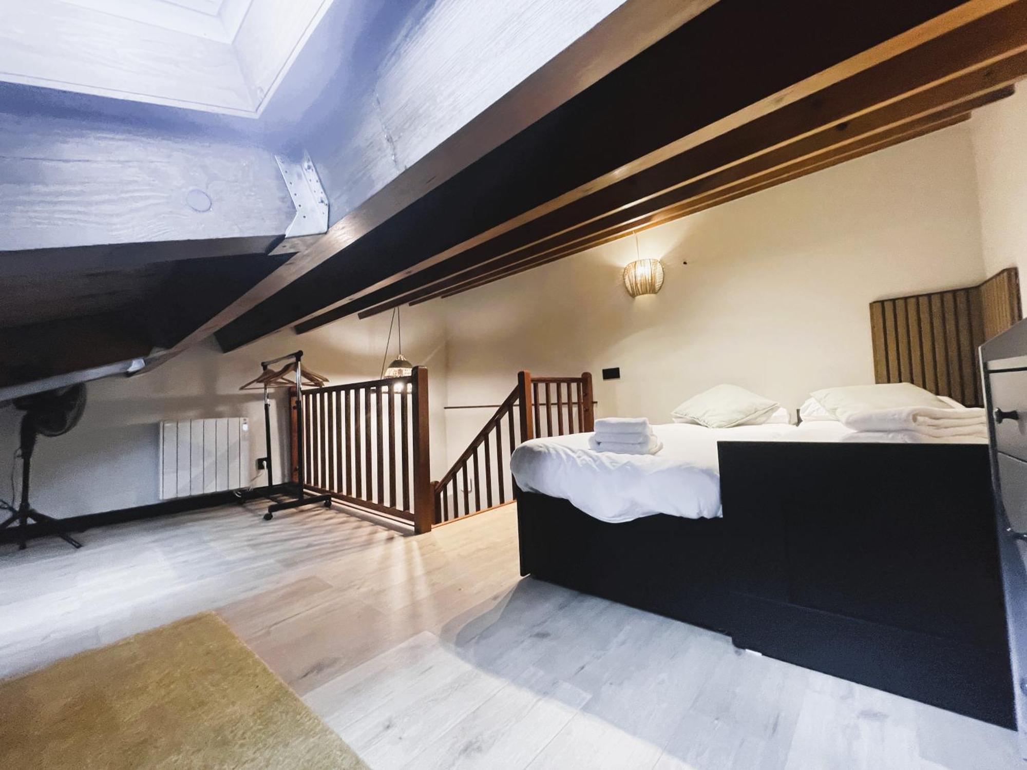 Apartamento Duplex En El Puente Historico, Gra De Fajol 坎普罗东 外观 照片
