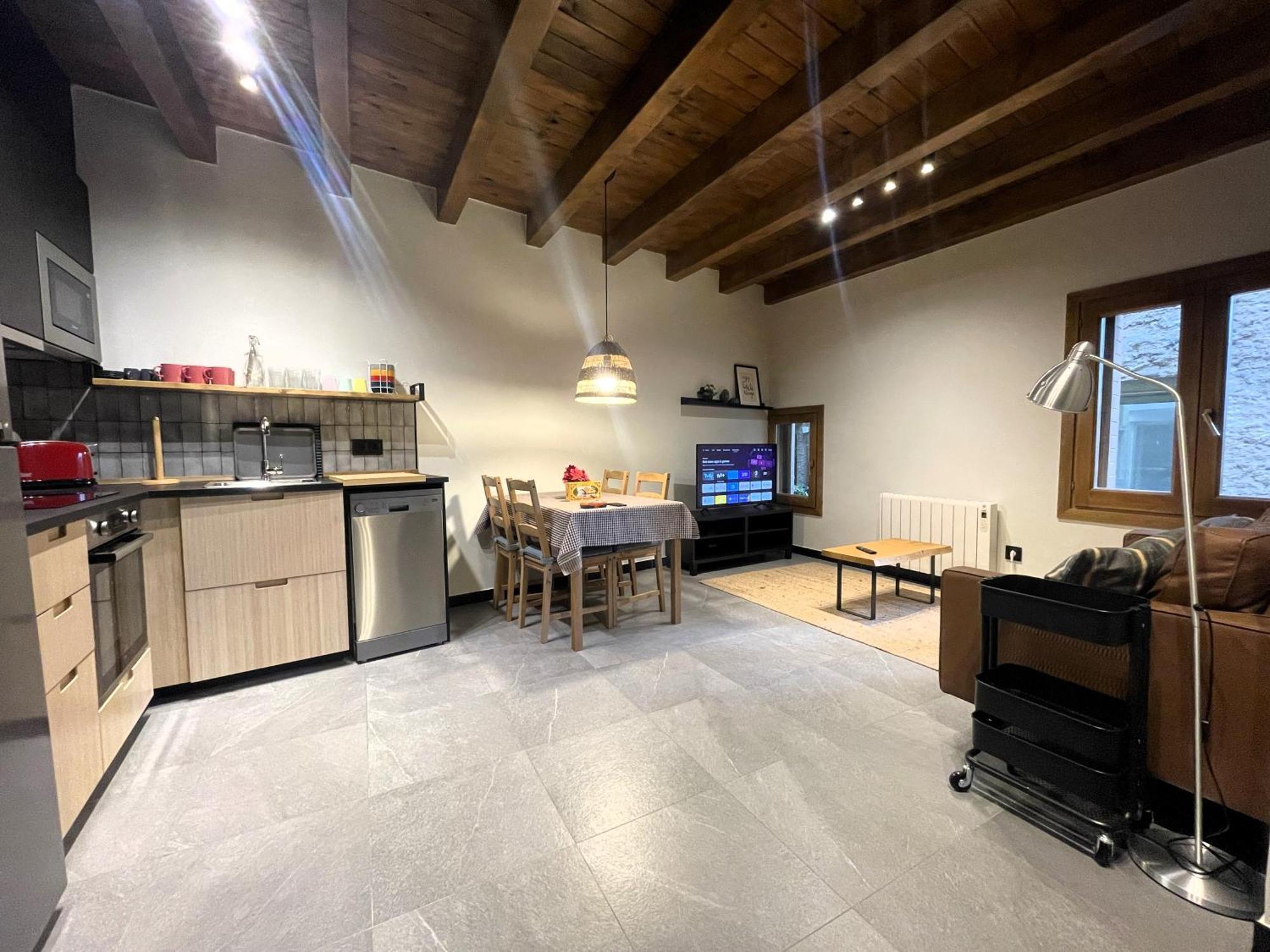 Apartamento Duplex En El Puente Historico, Gra De Fajol 坎普罗东 外观 照片